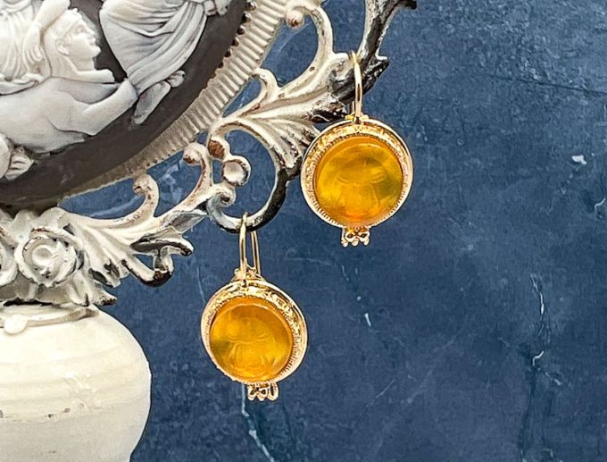 TAGLIAMONTE Designs (SH826-Auburn) 925SS/YGP Venetian Cameo Earrings *Busy Bee*Reg.$170