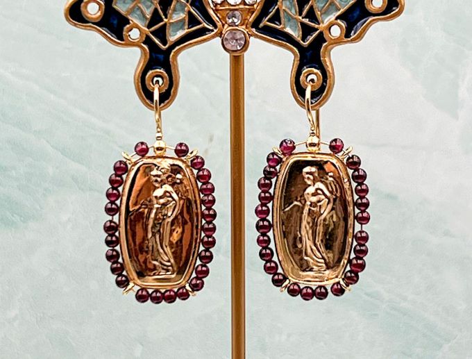 TAGLIAMONTE Designs (2064E) 925SS/YGP Cameo Earrings*Garnet*La Musa*Reg.$250