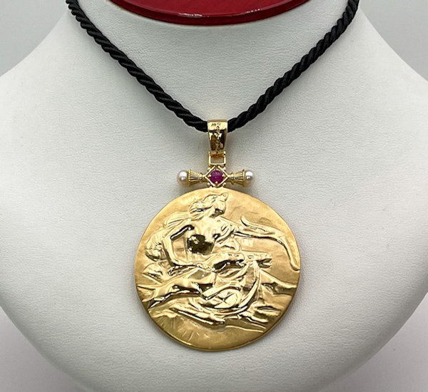 Tagliamonte 18K Gold Pendant of Diana and her Hounds